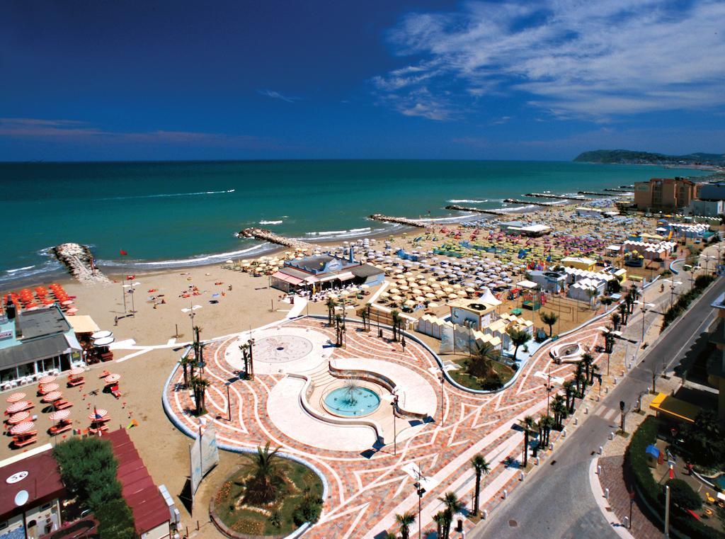 Hotel Vanni Misano Adriatico Extérieur photo